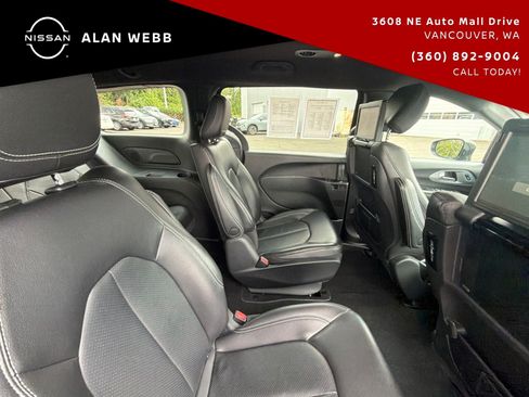 Used 2022 Chrysler Pacifica Touring-L w/ Uconnect Theater Family Group FWD image 24