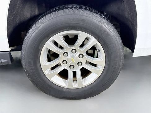 Used 2020 Chevrolet Suburban LT AWD/4WD image 34