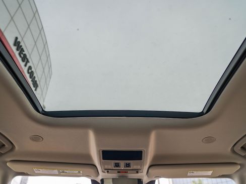 Used 2024 Land Rover Defender 110 S image 17