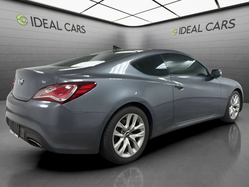 Used 2015 Hyundai Genesis 3.8 RWD image 5
