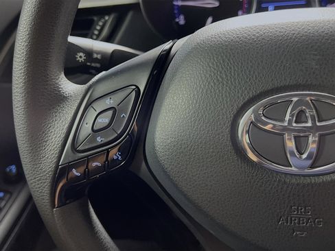 Used 2021 Toyota C-HR LE image 19