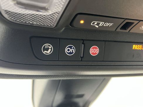 Used 2023 Chevrolet Traverse LT AWD/4WD image 27