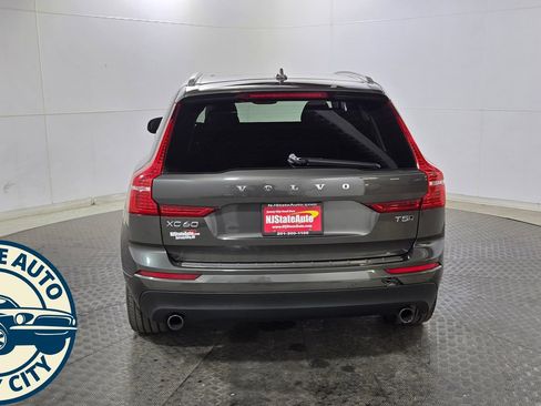 Used 2018 Volvo XC60 T5 Momentum w/ Vision Package AWD/4WD image 6