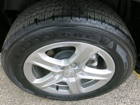 Used 2024 Jeep Compass Latitude AWD/4WD image 40