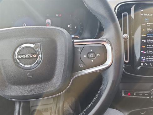 Used 2023 Volvo XC40 B5 Core image 22
