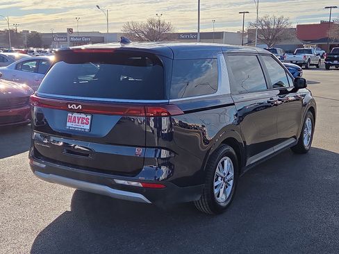 Used 2022 Kia Carnival LX image 3