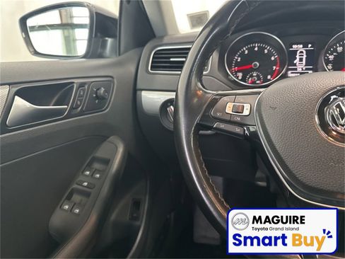 Used 2018 Volkswagen Jetta SE image 7