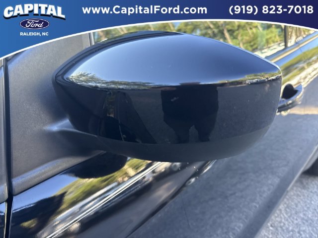 Used 2017 Ford Escape SE w/ SE Sport Appearance Package FWD image 12