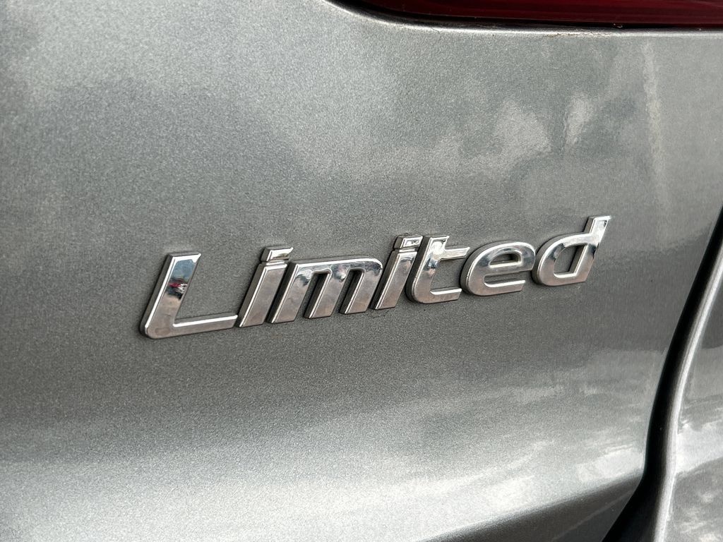 Used 2017 Hyundai Elantra Limited FWD image 24