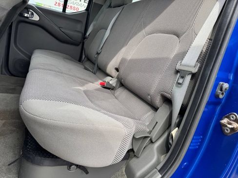 Used 2012 Nissan Frontier SV AWD/4WD image 8