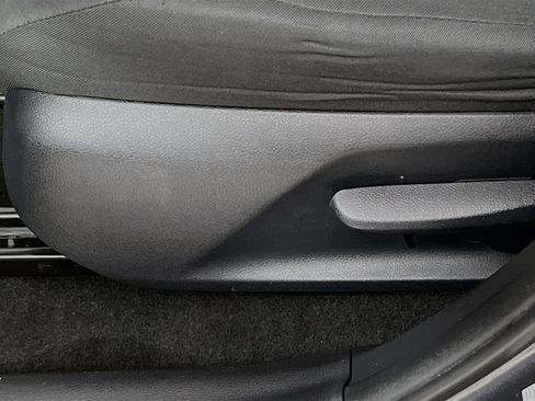 Used 2019 Toyota RAV4 LE FWD image 16