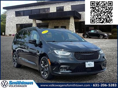 Used 2025 Chrysler Pacifica Limited