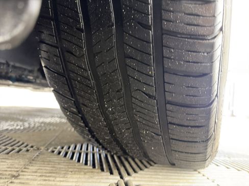 Used 2021 Toyota Camry SE image 12