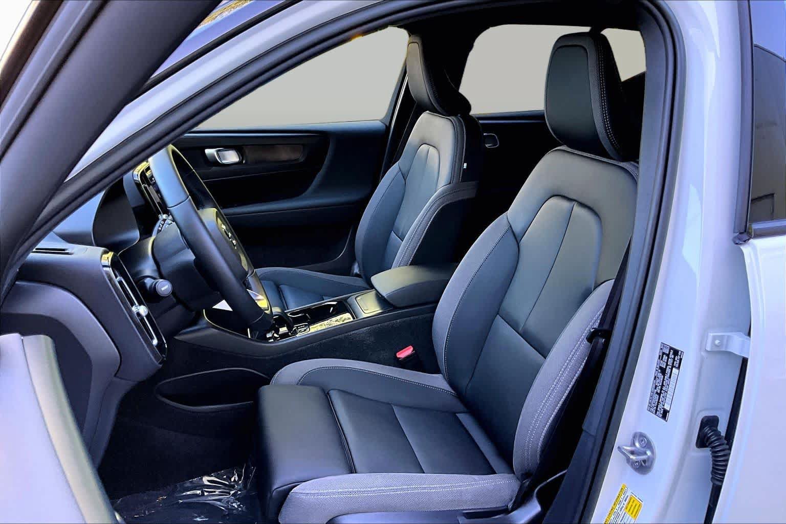 Used 2023 Volvo XC40 Recharge Core AWD/4WD image 8