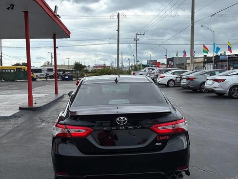 Used 2020 Toyota Camry SE image 2