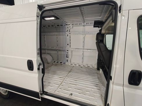 Used 2024 RAM ProMaster 2500 w/ Convenience Group FWD image 19