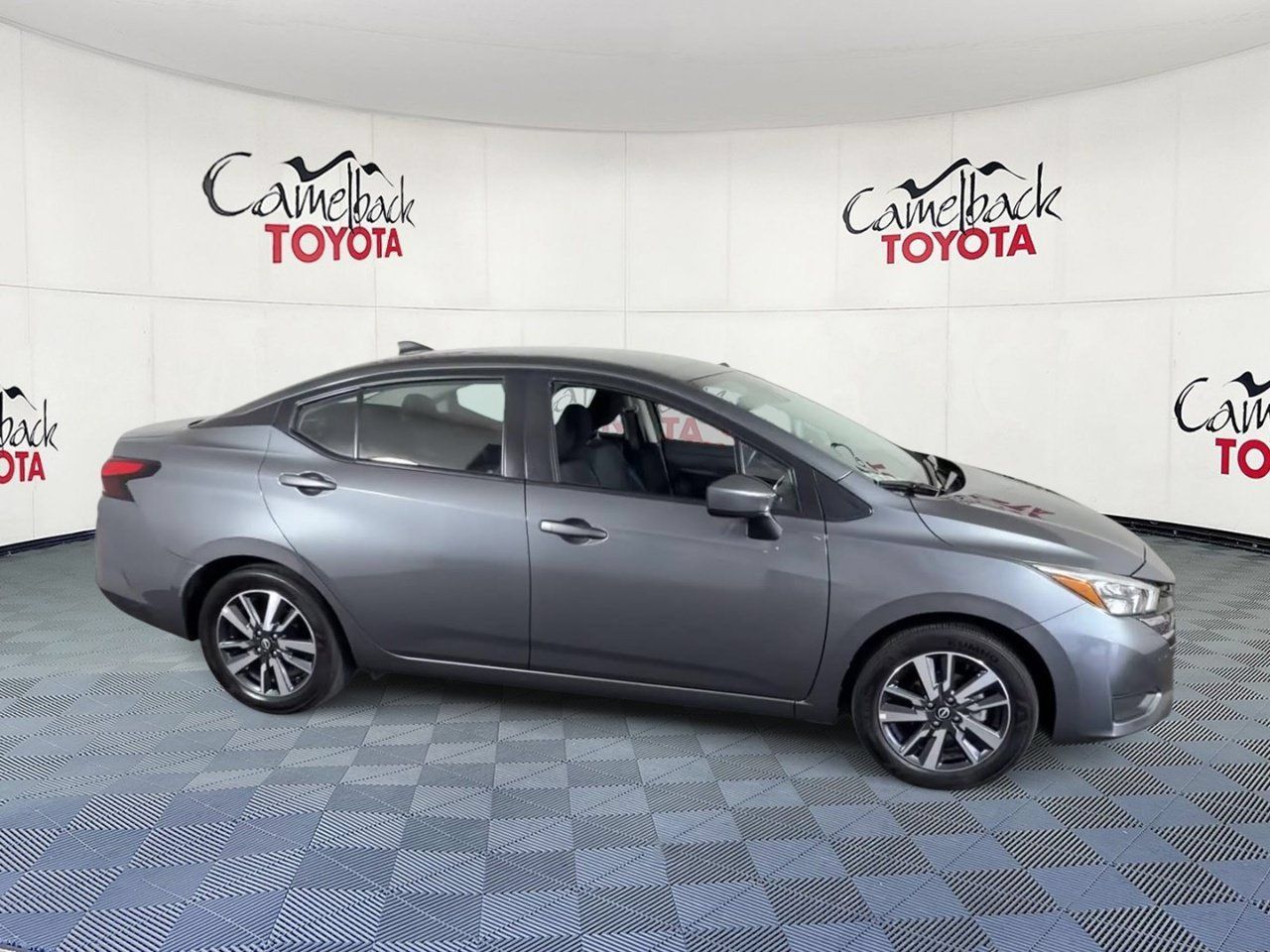 Used 2025 Nissan Versa SV FWD image 4
