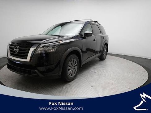 Certified 2025 Nissan Pathfinder SV w/ SV Premium Package AWD/4WD image 1
