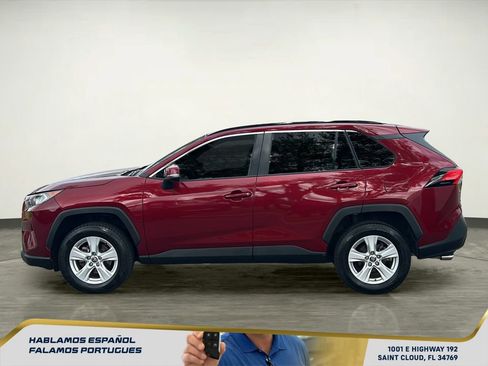 Used 2021 Toyota RAV4 XLE w/ Convenience Package FWD image 3