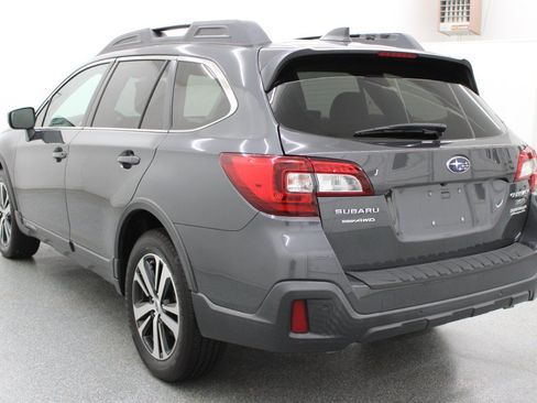 Used 2018 Subaru Outback 3.6R Limited AWD/4WD image 6