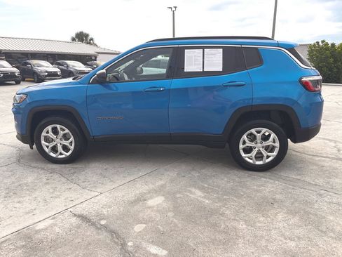 Used 2024 Jeep Compass Latitude AWD/4WD image 7