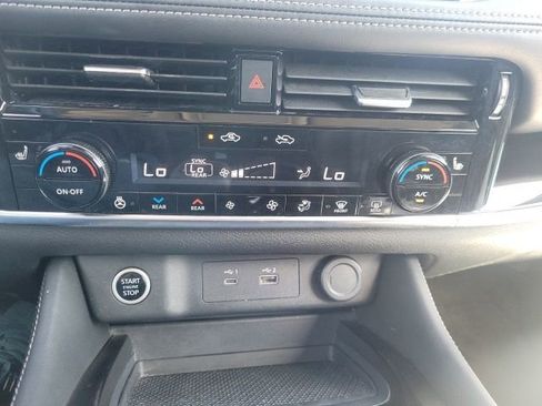 Used 2023 Nissan Rogue SL w/ SL Premium Package image 18