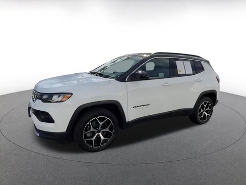 Used 2025 Jeep Compass Limited image 8