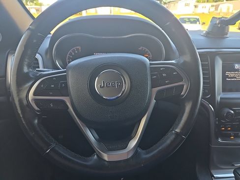 Used 2018 Jeep Grand Cherokee Laredo AWD/4WD image 16