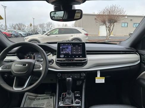 Used 2024 Jeep Compass Limited image 27