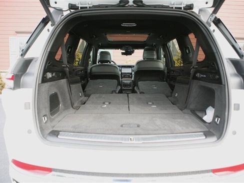 Used 2022 Jeep Grand Cherokee L Overland w/ Advanced Protech Group III image 18