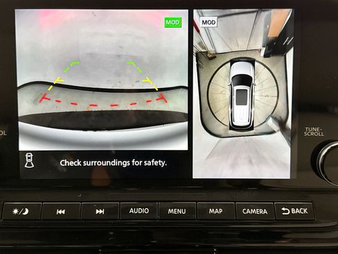 Used 2024 Nissan Pathfinder SL image 16