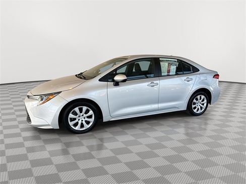 Used 2023 Toyota Corolla LE image 7