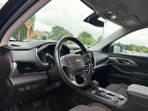 Used 2021 Chevrolet Traverse LT FWD image 11