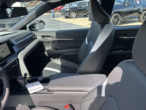 Used 2026 Toyota Camry SE image 2