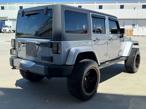 Used 2018 Jeep Wrangler Unlimited Sahara AWD/4WD image 7