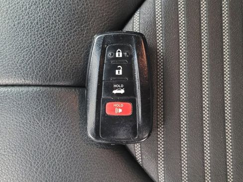 Used 2018 Toyota Camry SE w/ Convenience Package image 32