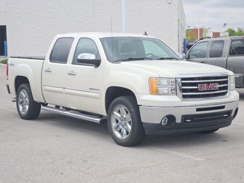 Used 2013 GMC Sierra 1500 SLT w/ SLT White Diamond Edition AWD/4WD image 2
