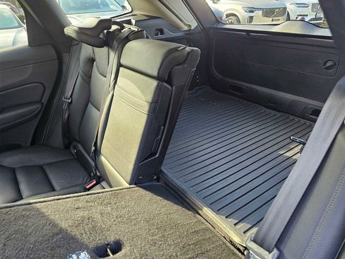 Used 2018 Volvo XC60 T5 Momentum w/ Convenience Package image 18