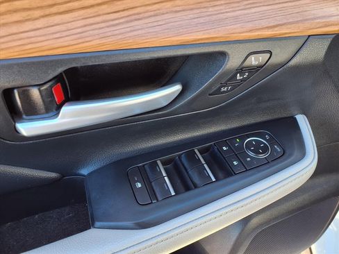 Used 2024 Toyota Grand Highlander Limited image 22