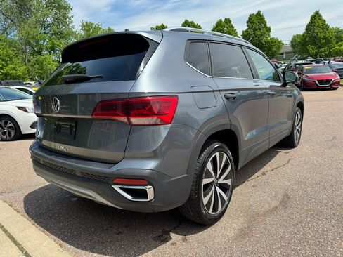 Used 2024 Volkswagen Taos SE FWD image 7