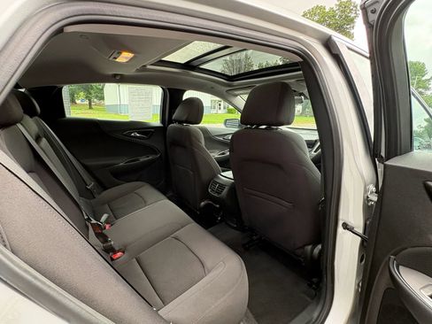 Used 2022 Chevrolet Malibu LT FWD image 15