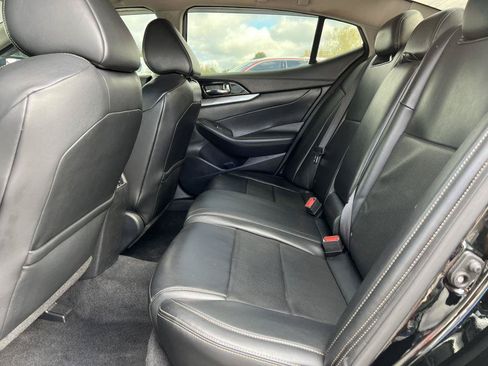 Used 2021 Nissan Maxima 3.5 SV w/ Floor Mat Group FWD image 4