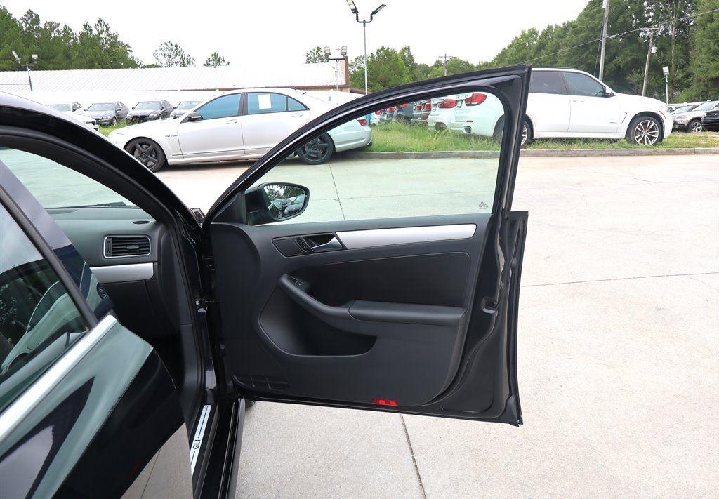 Used 2013 Volkswagen Jetta GLI Autobahn FWD image 36