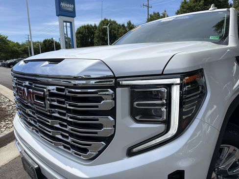 Used 2023 GMC Sierra 1500 Denali w/ Technology Package AWD/4WD image 6