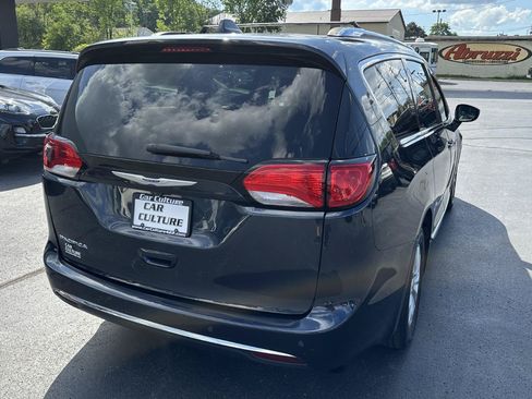 Used 2019 Chrysler Pacifica Touring-L FWD image 15
