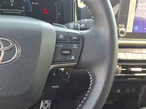 Used 2025 Toyota Camry SE FWD image 20