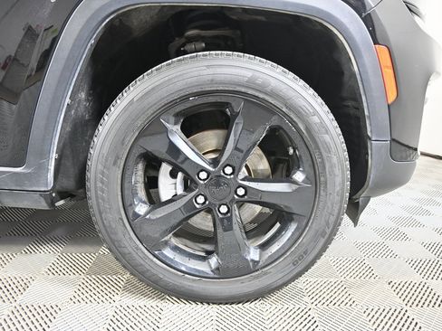 Used 2022 Jeep Grand Cherokee Altitude image 11