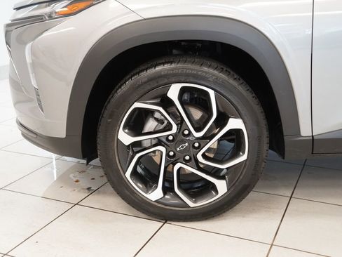 Certified 2024 Chevrolet Trax RS w/ Driver Confidence Package image 16