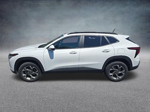 Used 2025 Chevrolet Trax LT FWD image 5