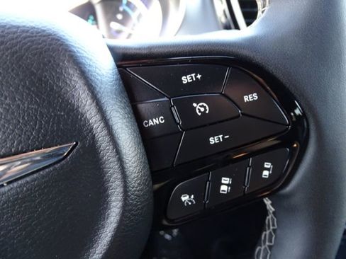 Used 2022 Chrysler Pacifica Touring-L w/ S Appearance Package image 18